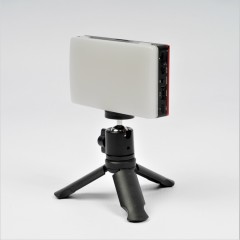 Накамерный осветитель FST SMPL-9 светодиодный